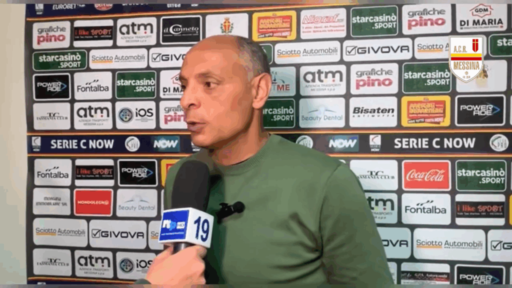 Immagine in evidenza: mister Antonio Gatto - crediti foto: pagina ufficiale Facebook ACR Messina (frame da video)