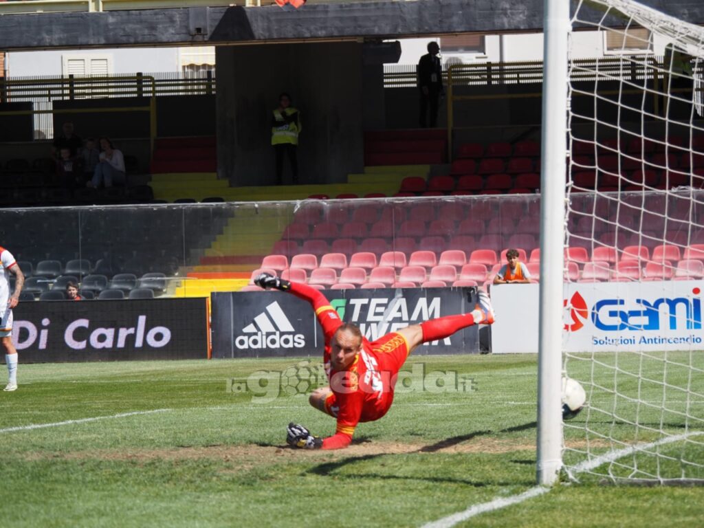 Immagine in evidenza: uno scatto di Foggia-Messina (playout Serie C 2024/25) - crediti: foto di Luigia Spinelli/lagoleada.it (RIPRODUZIONE VIETATA)