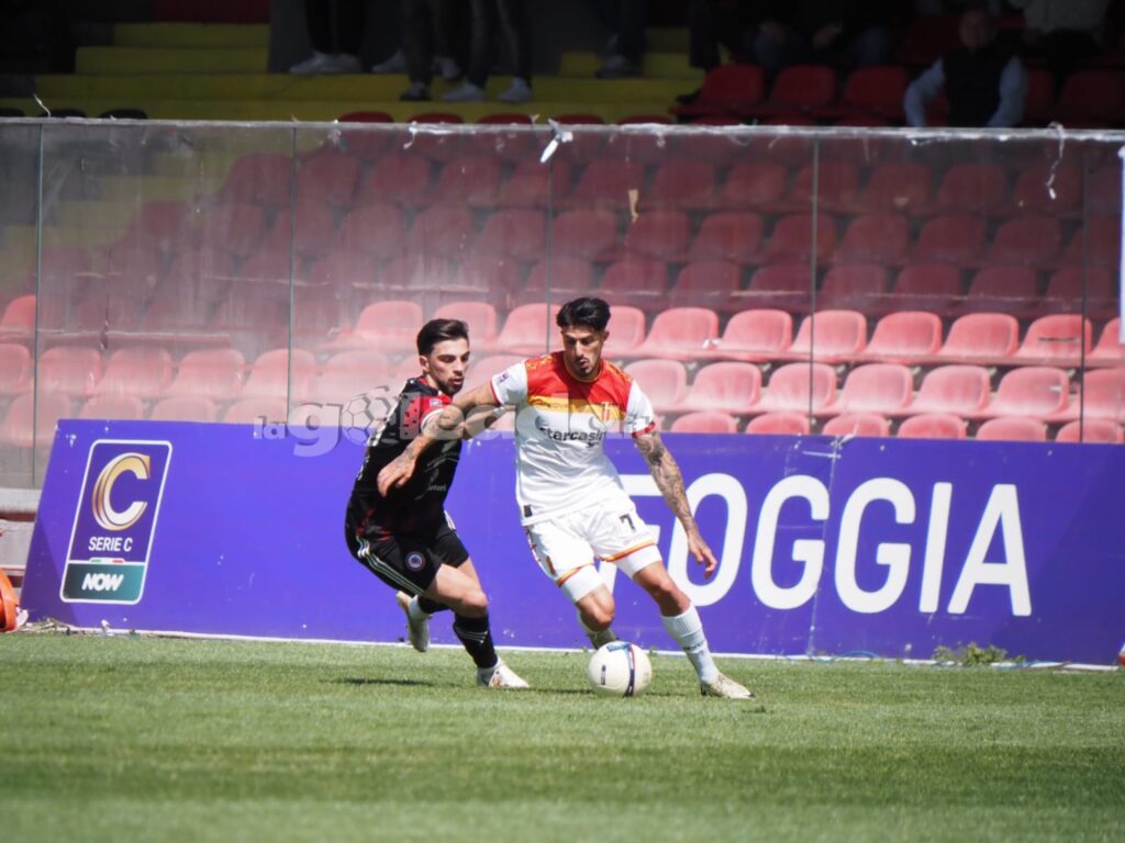 Immagine in evidenza: uno scatto di Foggia-Messina (playout Serie C 2024/25) - crediti: foto di Luigia Spinelli/lagoleada.it (RIPRODUZIONE VIETATA)