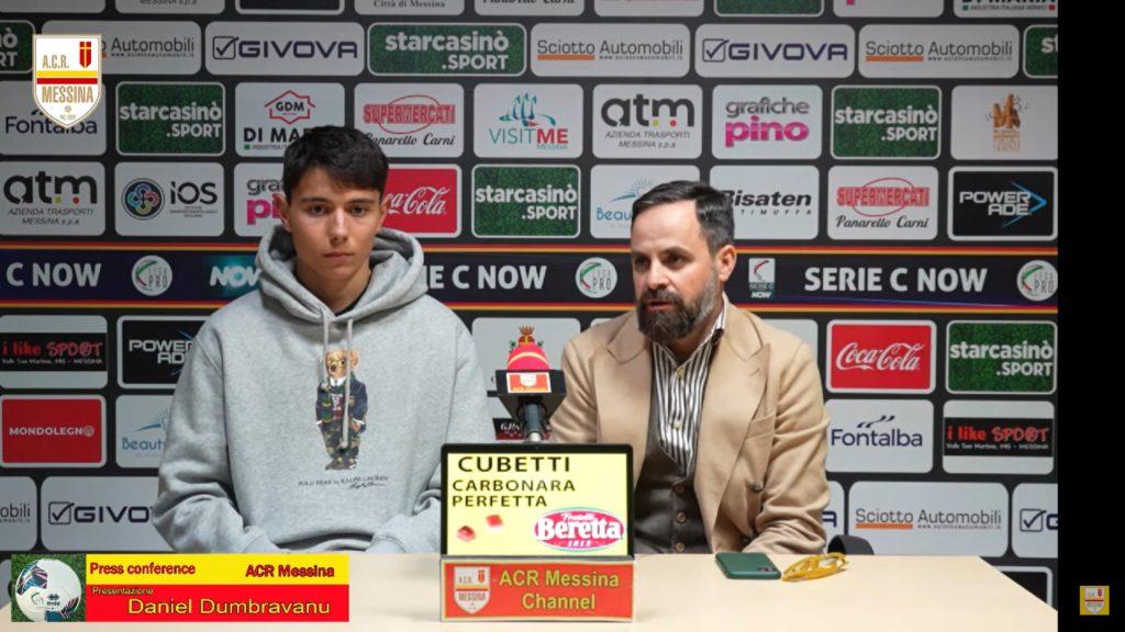Immagine in evidenza: Daniel Dumbravanu ed il DS Domenico Roma ai tempi del Messina - crediti foto: canale ufficiale YouTube Messina Calcio (frame da video)