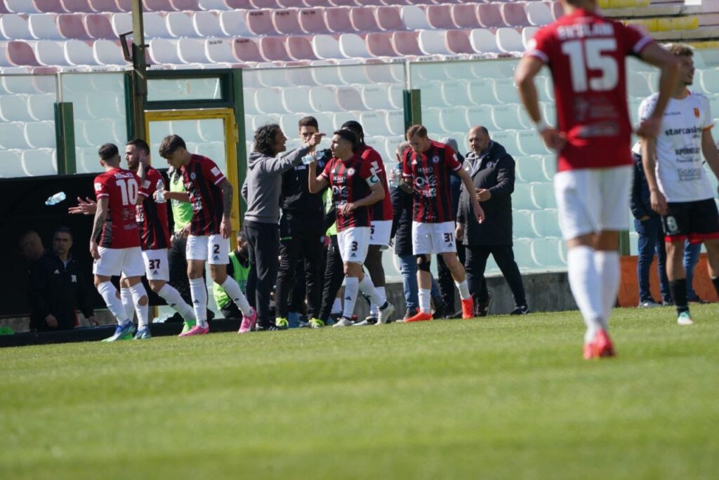 Immagine in evidenza: uno scatto di ACR Messina-Foggia (Serie C - girone C 2023/24) - crediti: foto di Calcio Foggia 1920/Federico Antonellis