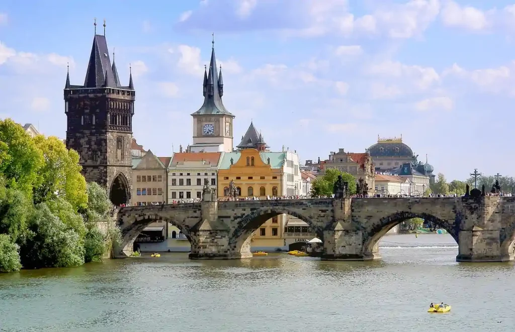 Come la defenestrazione di Praga del 1618 ha acceso il fuoco della guerra dei Trent'anni