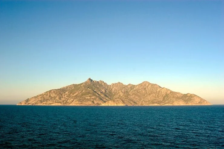 Isola di Montecristo (Wikipedia Allumeur FOTO) - www.aforismi-citazioni.it