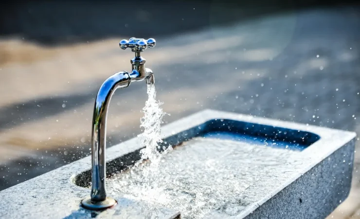 Come purificare l'acqua con l'innovazione della rettificazione nanofluidica