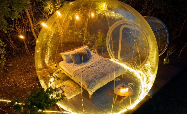 Dormire in una bolla trasparente sotto le stelle: i Bubble Hotel più spettacolari del mondo