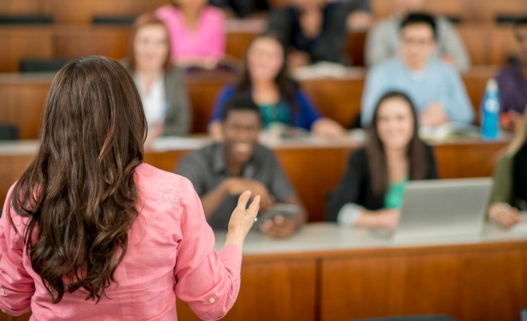 Frasi per i professori: 50 pensieri per festeggiare quell'insegnante che ha lasciato il segno