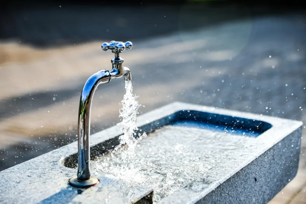 Come rivoluzionare la purificazione dell'acqua con la rettificazione nanofluidica