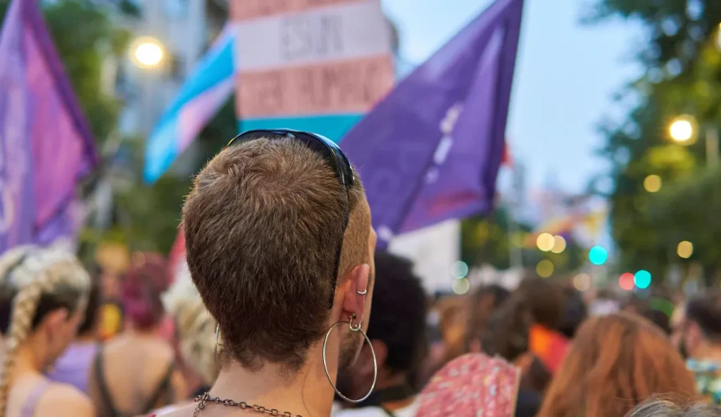Vivere con un coinquilino: la sfida dell'identità LGBTIQ+