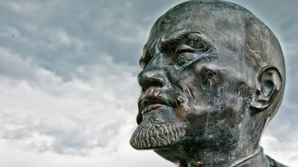 La testa dimenticata di Lenin in Georgia: il misterioso relitto sovietico di Tsinandali - 