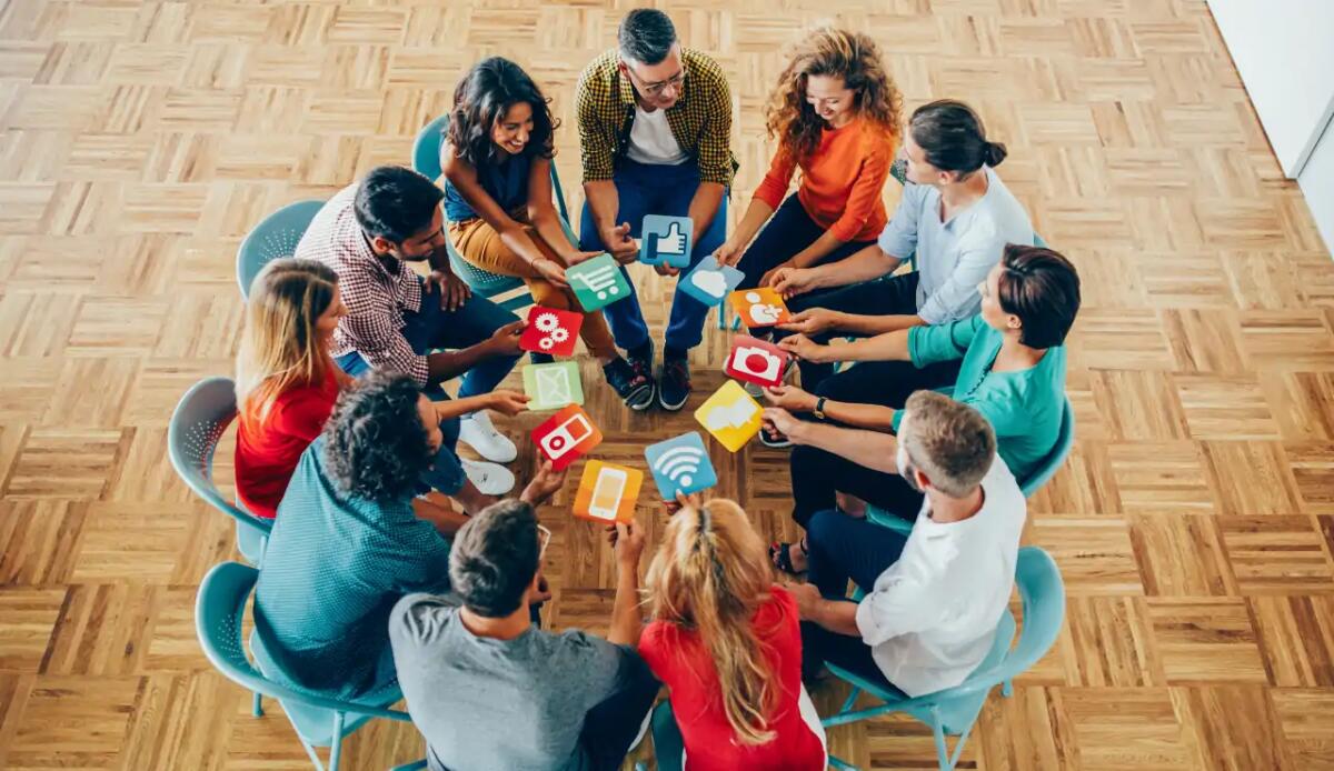 Sali la scala sociale: perché capire le connessioni è più potente della popolarità - 