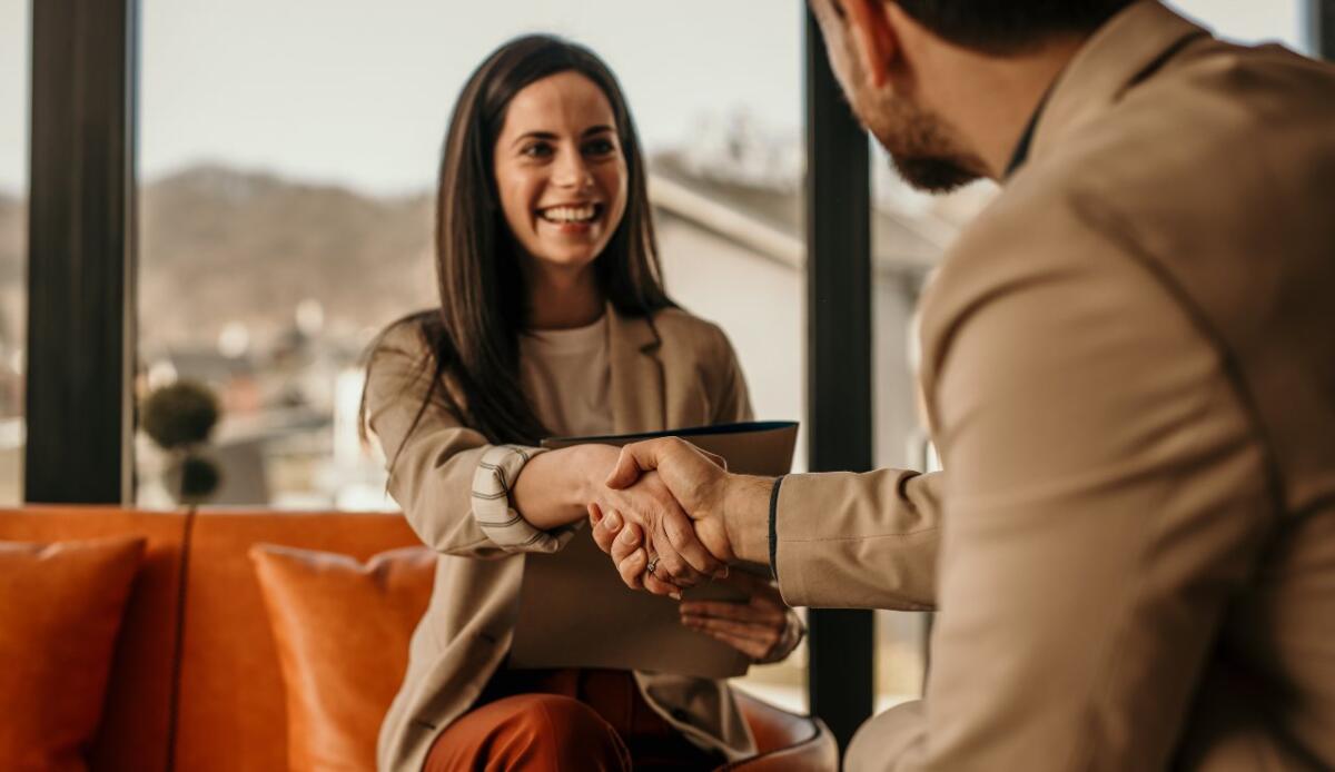 Le parole giuste per il primo giorno: auguri sinceri per un nuovo lavoro - 