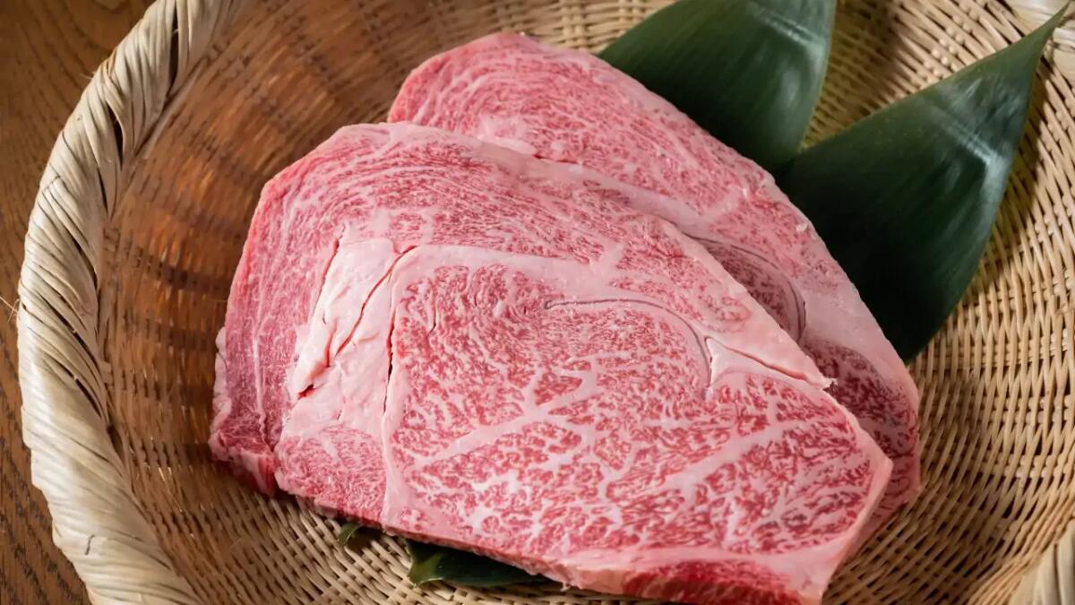 Perché il Kobe beef, la carne Wagyu e il Jamón iberico costano così tanto? - 