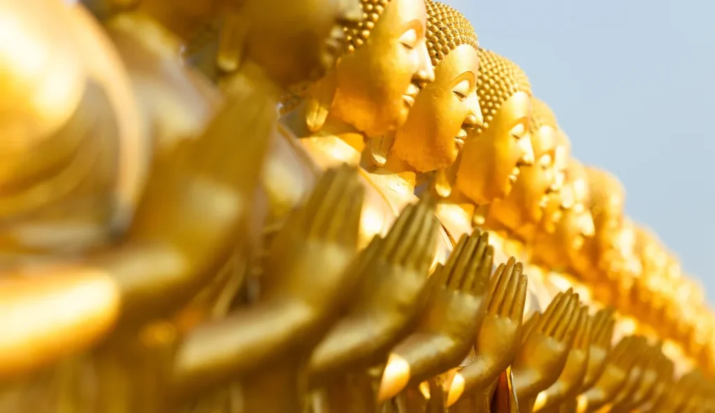 I 18 cancelli dell'inferno sotto il tempio Linh Phước: viaggio tra karma e leggende buddiste