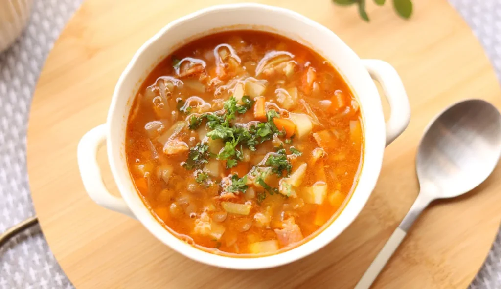 Perché la zuppa potrebbe essere il tuo alleato segreto contro raffreddore e influenza