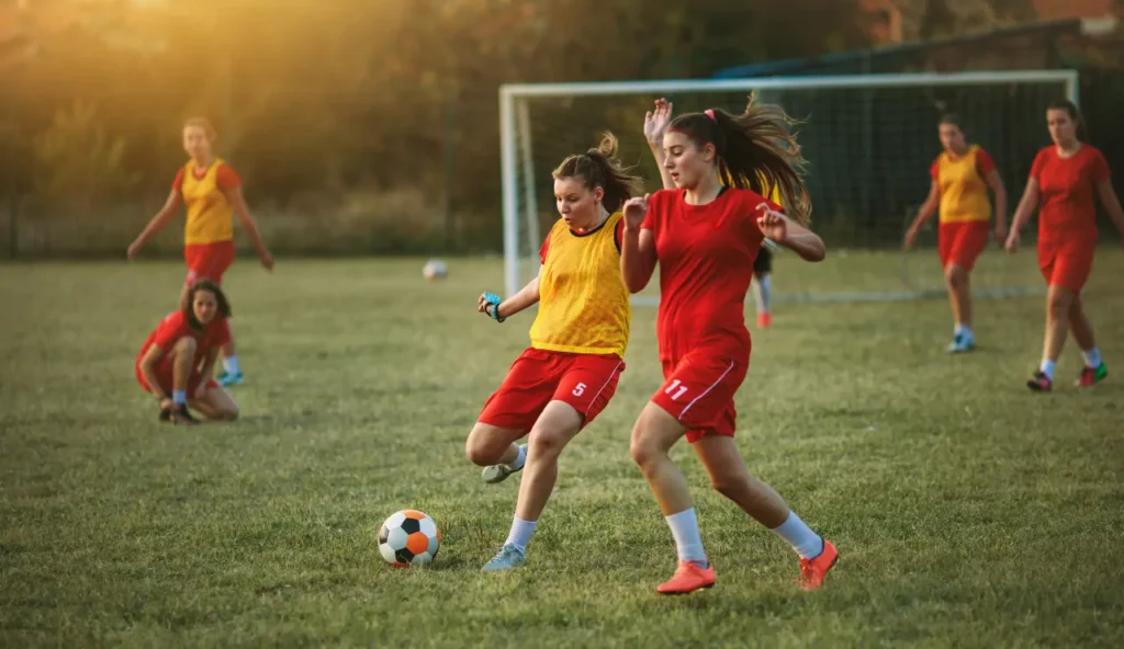 Dalle fabbriche alla ribalta: la lunga marcia del calcio femminile verso il riconoscimento