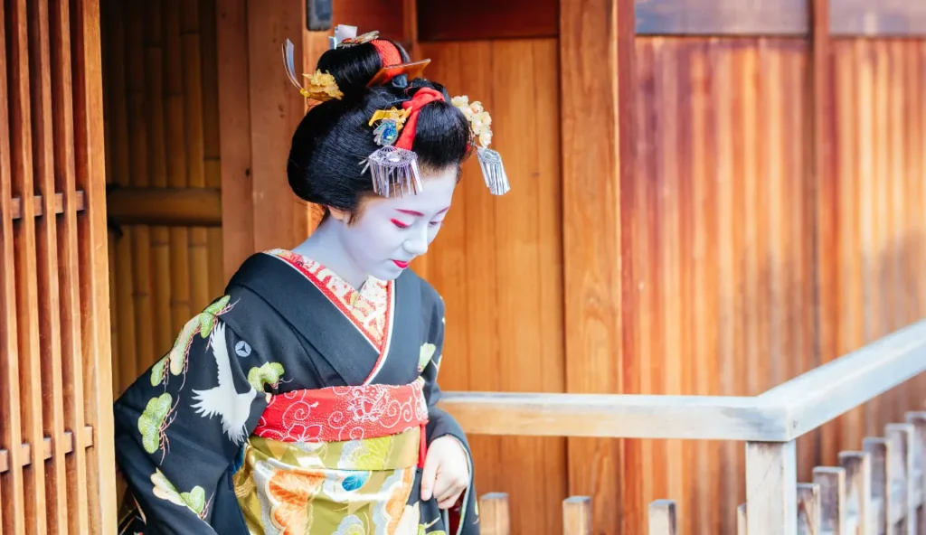 Perché non puoi più scattare foto alle geisha in Giappone?