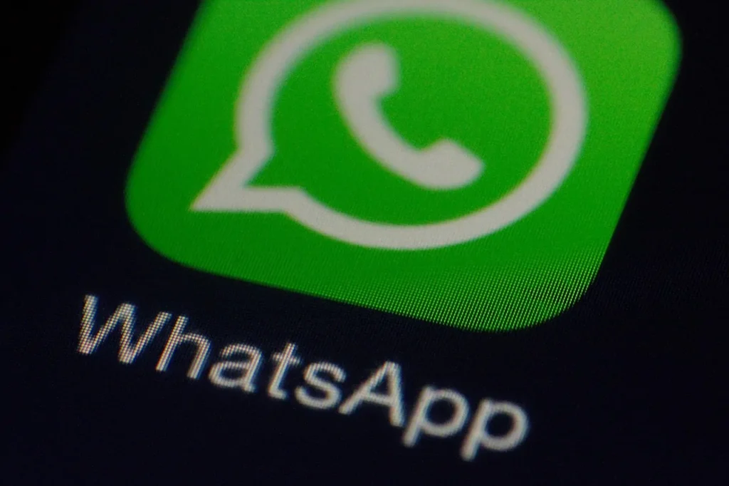 Il dilemma di WhatsApp: pubblicità redditizia o rischio per la privacy?