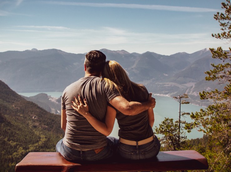 Viaggi da vivere in due: esperienze che fanno bene all’amore