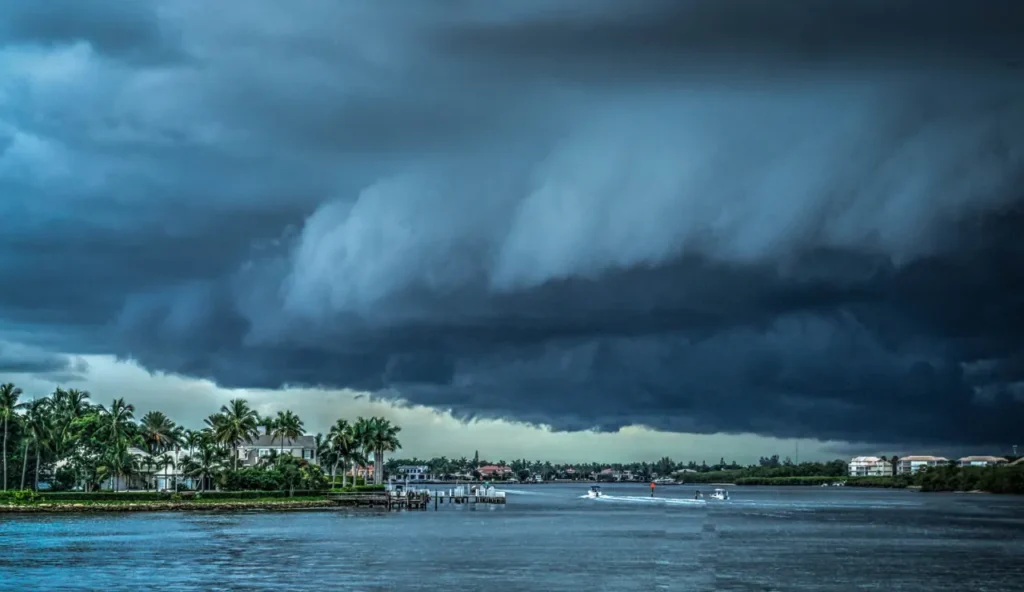 Uragani, meno previsioni accurate: i tagli di Trump minacciano i voli NOAA
