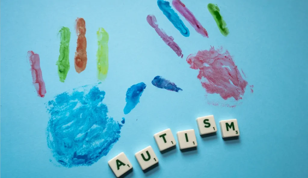Autismo, il peso del “masking”: perché togliere la maschera può migliorare la vita