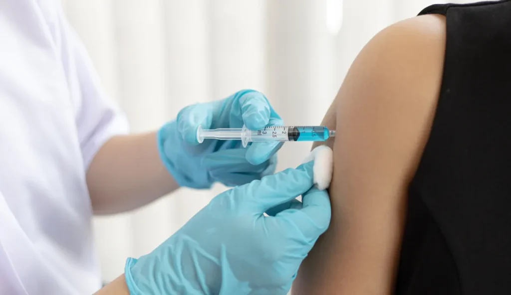 Tagli ai finanziamenti dei vaccini mRNA: una scelta che mette a rischio gli USA