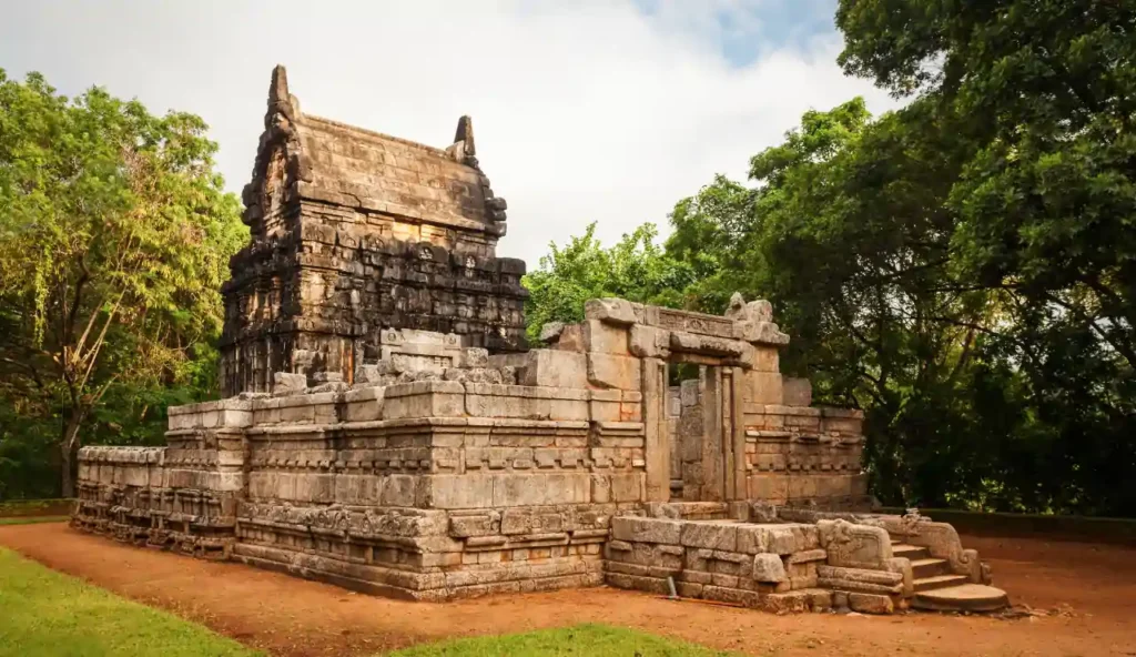I segreti nascosti del Nalanda Gedige