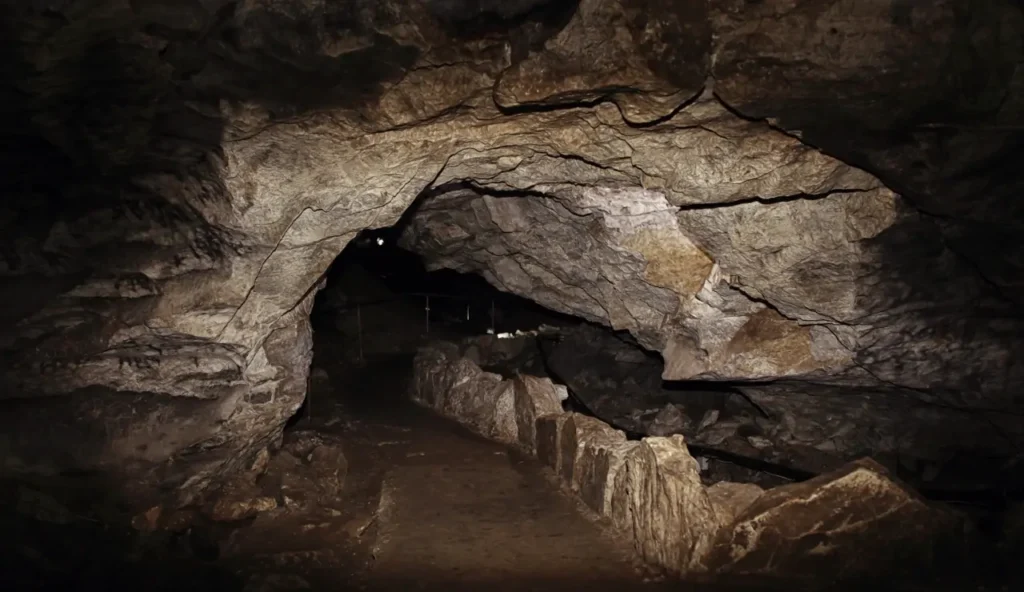 Le impronte degli antichi nelle grotte scintillanti dell'Australia