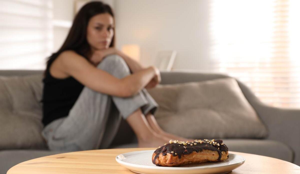 Disturbi alimentari: 5 segnali da non sottovalutare, se li noti in tuo figlio consulta un medico - Disturbi Alimentari segnali da non sottovalutare (Canva foto) - www.guidamamme.it