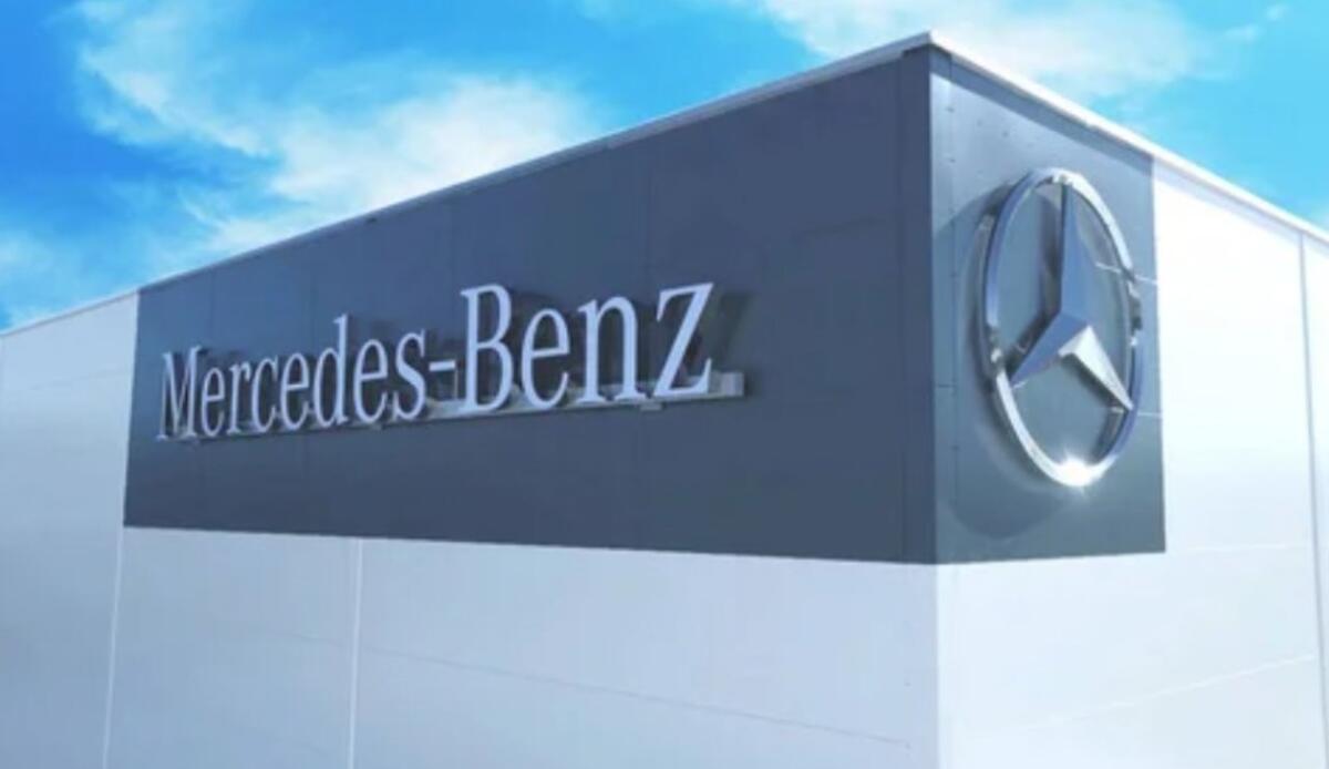300 km in 10 minuti, la nuova Mercedes è l'auto perfetta per il futuro: veloce, potente e sostenibile - Stabilimento Mercedes (Depositphotos foto) - www.rally.it