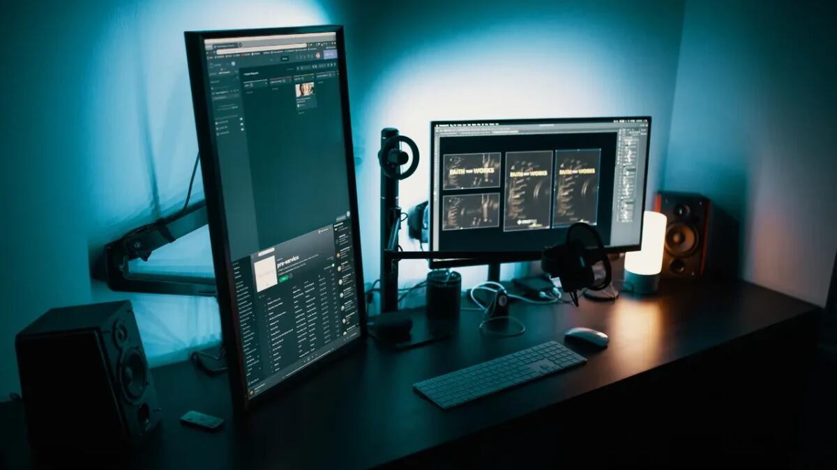 OLED più brillanti e sostenibili: il nuovo modello per emettitori organici avanzati - 