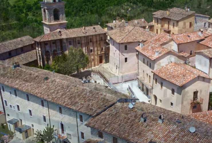 Il borgo da visitare (screenshot Italy From Above/YouTube) - guidamamme.it