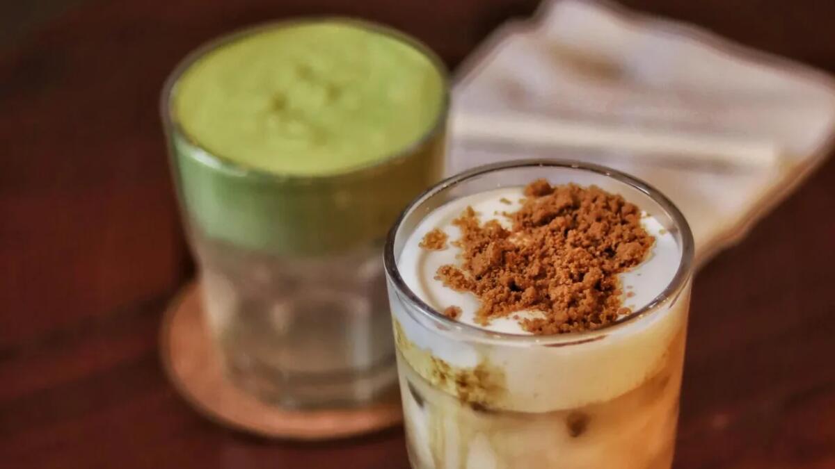 Latte di spezie di zucca e matcha: la bevanda autunnale che conquista il 2025 - 
