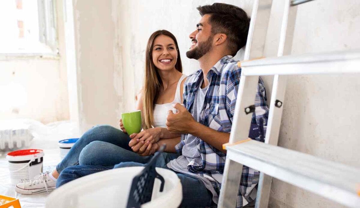 Muri sporchi e spenti: come fare a pulirli senza imbiancarli - Imbiancare casa rimedi fai da te (Canva foto) - www.guidamamme.it