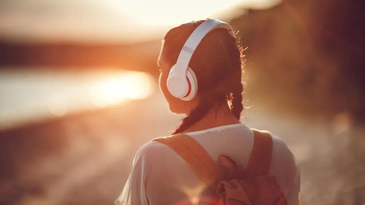 Imparare le lingue con la musica: i testi che ti aiutano davvero - 