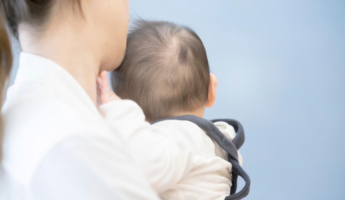 Il marsupio porta bebè: comfort, libertà e contatto nei primi mesi di vita, come scegliere il migliore - 