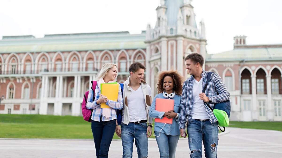 Come prepararsi all’era dell’intelligenza artificiale: guida per studenti universitari - 