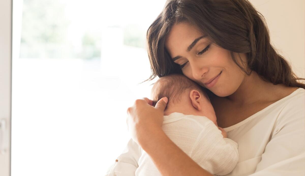 Neonato: quando possono prenderlo in braccio i parenti? - 