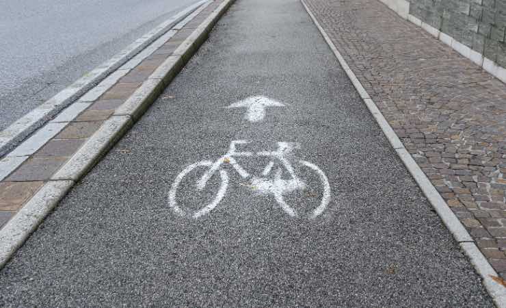 Pista ciclabile (Canva) - guidamamme.it