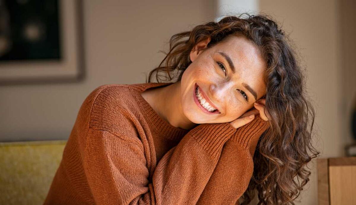 Frasi per lei: parole romantiche da dedicare a una donna speciale - Parole romantiche da dedicare a una donna speciale (Canva Foto) - www.frasidadedicare.it
