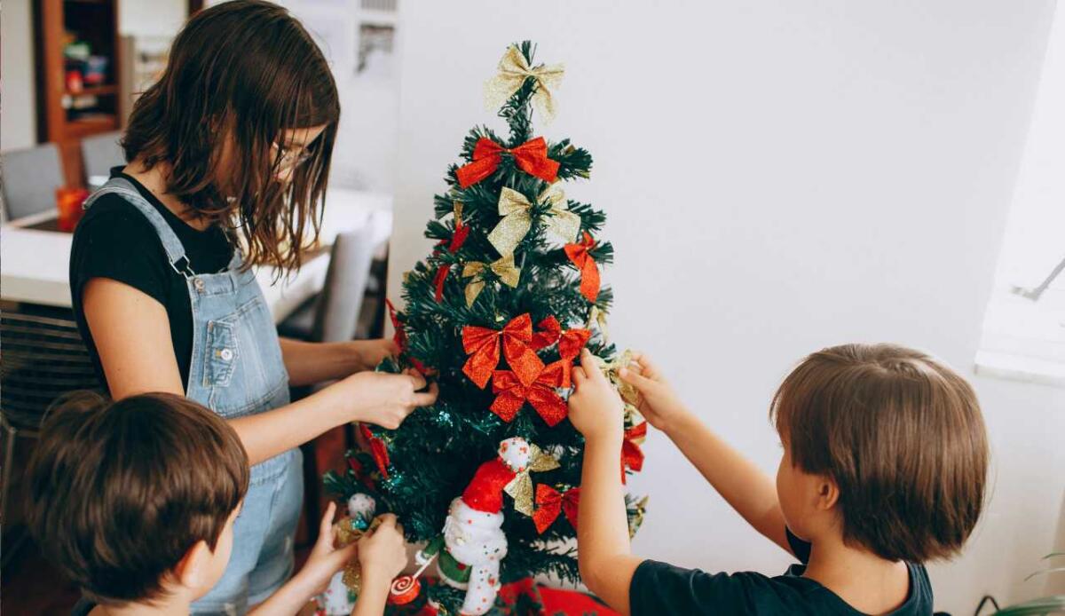 5 tradizioni natalizie da vivere in famiglia questa Vigilia (anche senza correre da un evento all’altro) - 