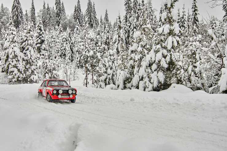 Rally invernali sulla neve: tecnologia, preparazione e pneumatici per Montecarlo e Svezia
