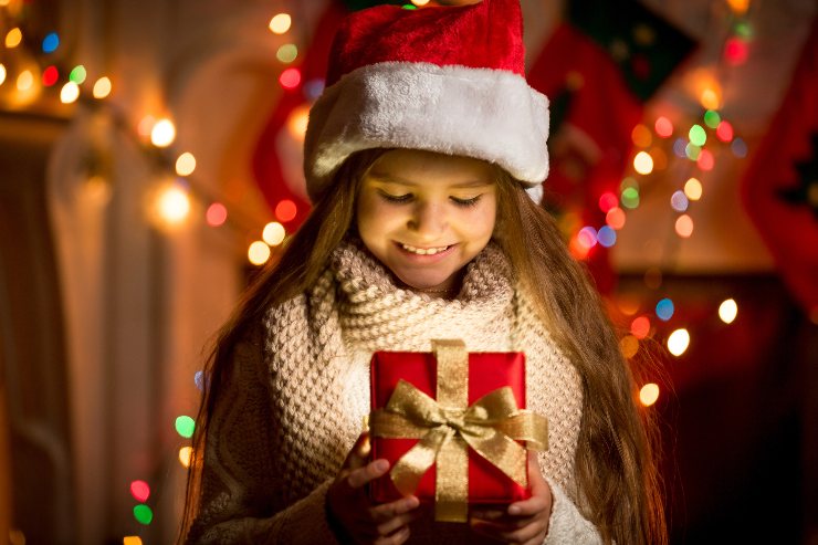 73 frasi da dedicare a chi fa il compleanno durante le festività natalizie: auguri sentiti per tutte le occasioni