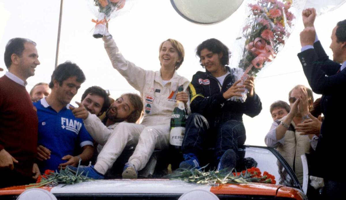 Michèle Mouton: biografia e carriera dell'icona del rally - Fabrizia Pons e Michèle Mouton (a destra) al Rally di Sanremo del 1981 (Immagine di pubblico dominio) - rally.it