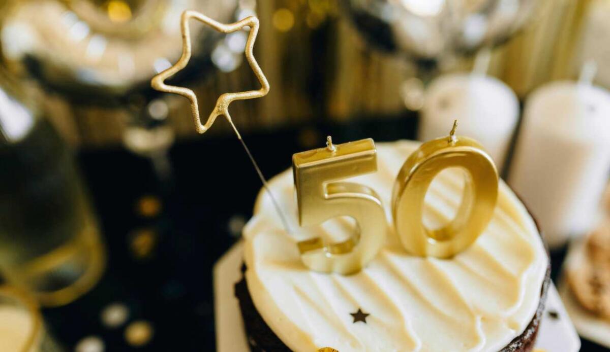 Frasi da dedicare per i 50 anni: parole speciali per un compleanno importante - 