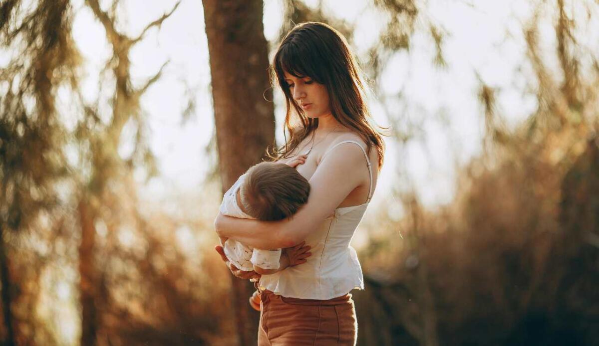Allattamento: poco latte, allattamento misto e come capire se il bambino mangia abbastanza - 