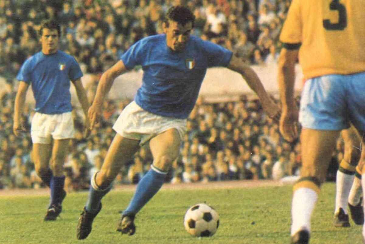 Gigi Riva: biografia e vita dell'uomo che poteva andare ovunque e scelse la Sardegna - Rome (Italy), Olympic Stadium, June 9, 1973. Italy – Brazil 2-0, friendly match: Italian forward Luigi “Gigi” Riva.
