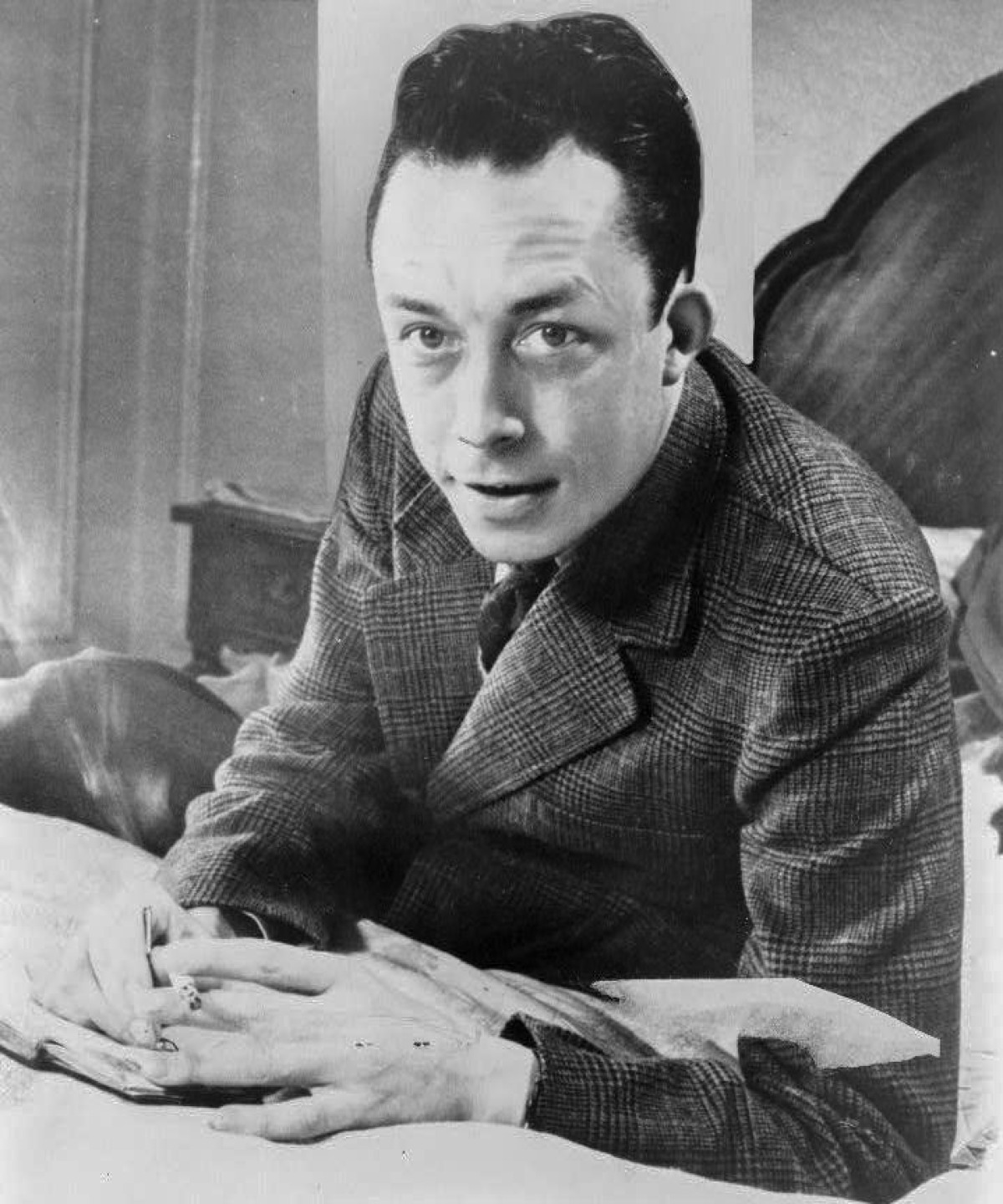 Albert Camus: biografia, pensiero e le sue frasi più celebri - Wikimedia (Pubblico dominio)